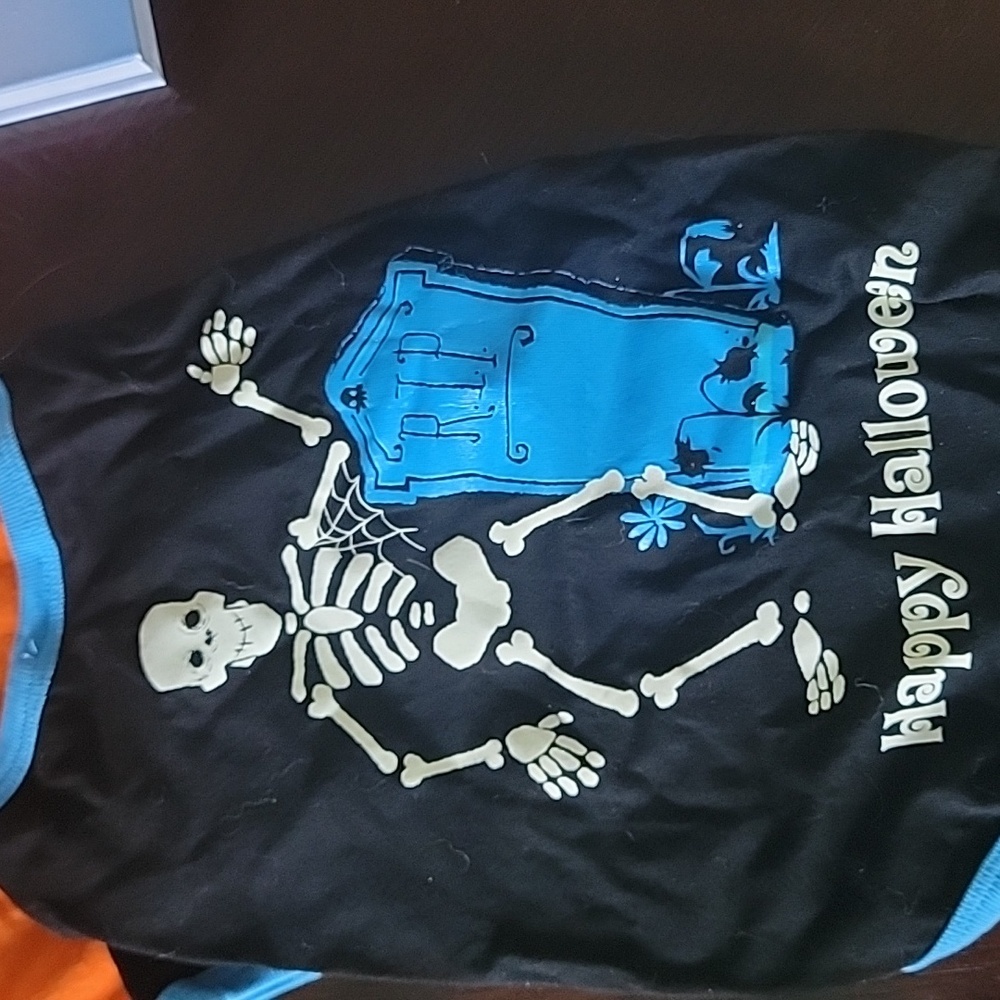Dog Tees And Tanks 7 Total - Picture 5 of 9